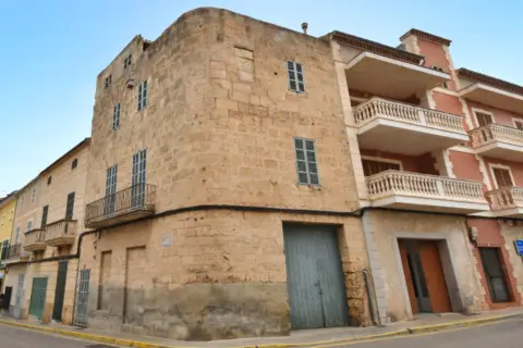Chalet adosado en Plaça de la Vila, 20