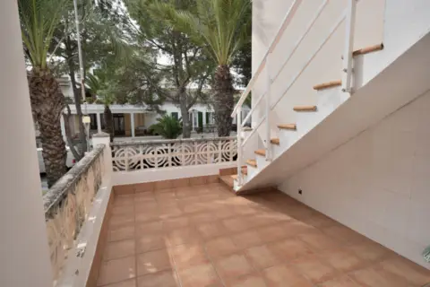 Casa adosada en Carrer Cervantes, 4