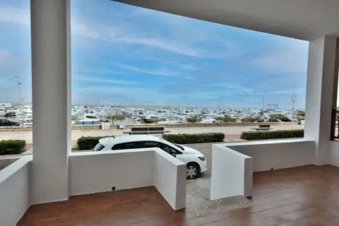 Casa adosada en Carrer Cervantes, 4