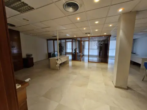 Oficina en calle del General Vara de Rey