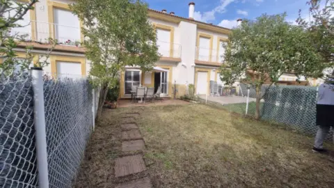Chalet adosado en calle de la Garnacha