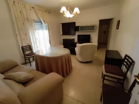 Piso en Avenida Santa Marina, 40