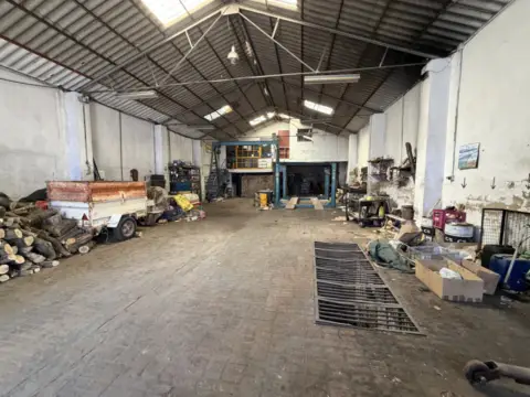 Nave industrial en calle de la Virgen