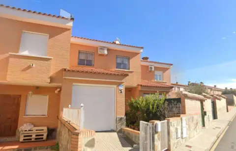 Chalet adosado en calle de la Isla de Ibiza