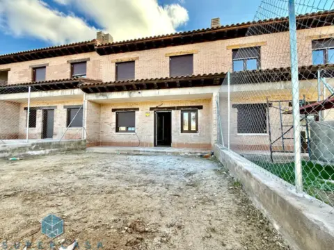 Chalet adosado en calle Comuneros de Castilla