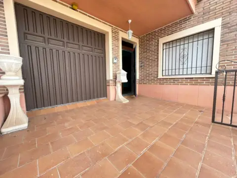 Chalet pareado en calle de Lisboa