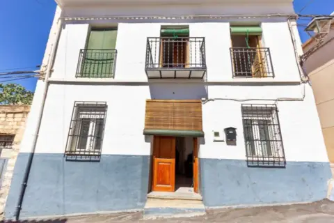 Casa adosada en calle de Nuestra Señora del Pilar, 3