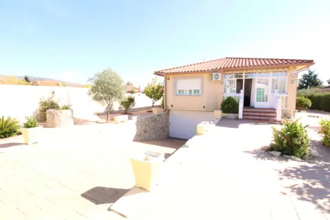 Chalet unifamiliar en calle de Chile