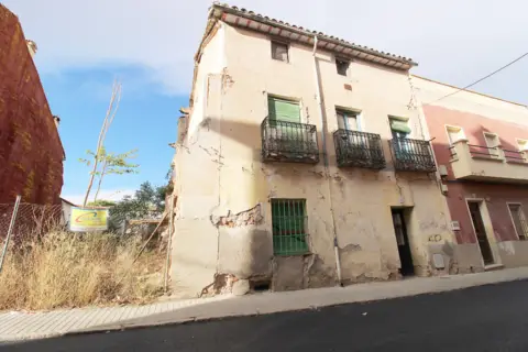 Casa adosada en calle Mayor
