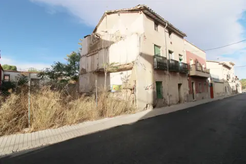 Casa adosada en calle Mayor