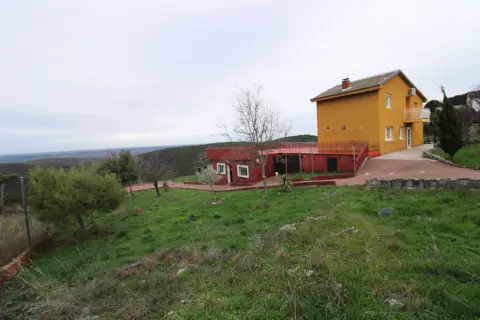 Chalet unifamiliar en calle del Jaral