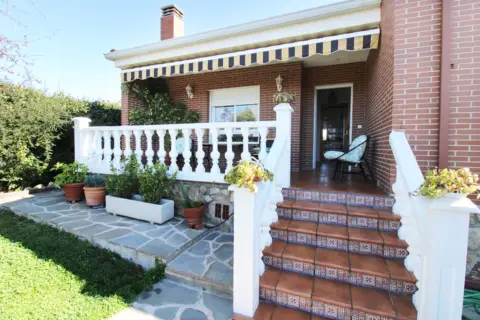 Chalet unifamiliar en calle de Catalpa