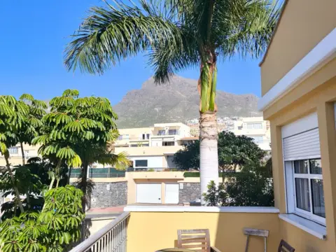 Casa adosada en calle Lisboa