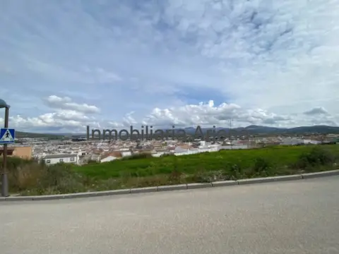 Terreno en calle de la Sierra Nevada