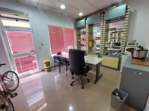 Local comercial en calle Hoya del Molino