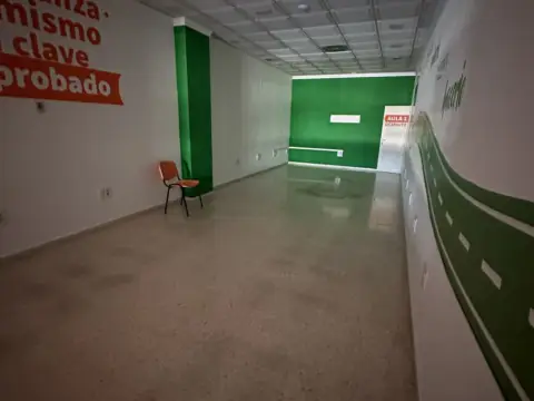 Local comercial en Avenida de la Infancia