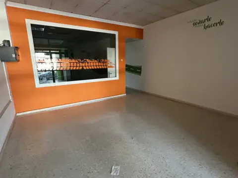 Local comercial en Avenida de la Infancia