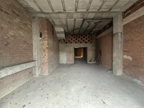 Local comercial en Avenida de la Infancia