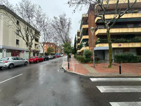 Local comercial en calle del Algarrobo
