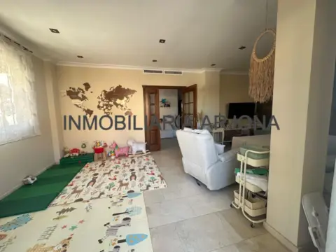 Casa en calle de los Donantes de Sangre