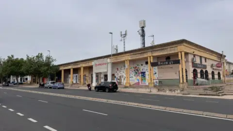 Local comercial en Avenida de los Héroes de Baler, 43