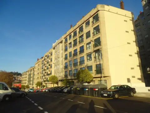 Local comercial en calle de Xulián Estévez