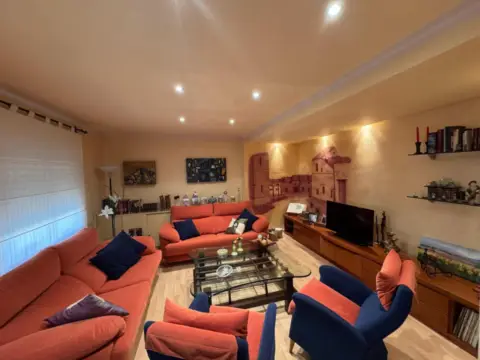 Chalet adosado en calle del Oeste