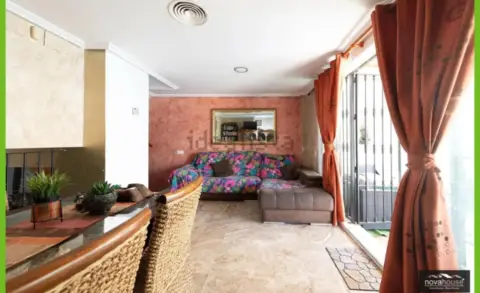 Casa adosada en calle de la Colina