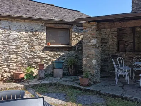 Casa en calle Vilares Montecubeiro