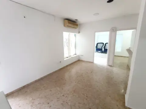 Local comercial en Avenida del Descubrimento