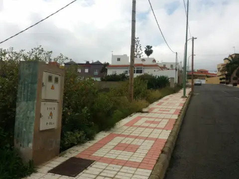 Terreno en calle Aires De Lima, 22