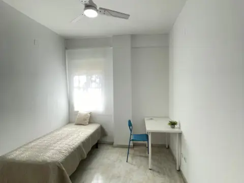 Habitación en calle Tarfia