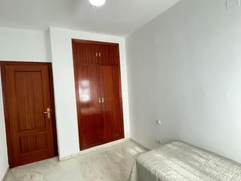 Habitación en calle Tarfia