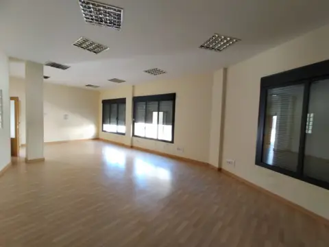 Local comercial en calle de los Extramuros, 32