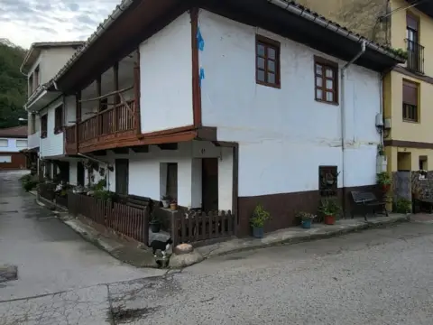 Casa en calle Lorío