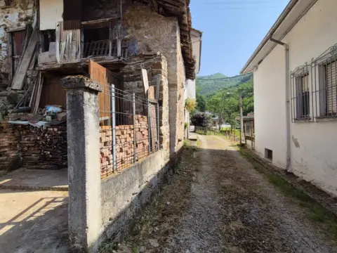 Casa en calle Lorío