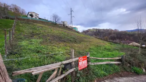 Terreno en calle La Piniella