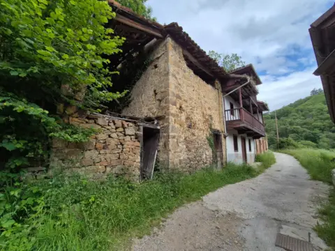 Finca rústica en Laviana, Lloro, Tiraña