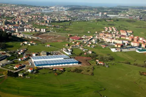 Nave industrial en calle La Rozona