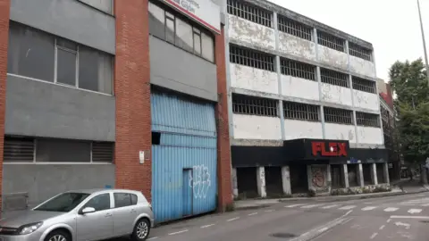 Nau industrial a Avenida del Príncipe de Asturias, 17