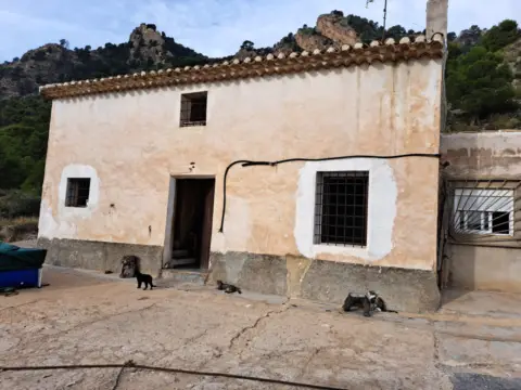 Casa rústica a calle Paraje Ambroz