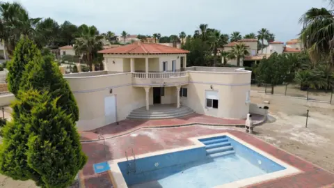 Chalet unifamiliar en Avenida Principal Ruta de la Huerta