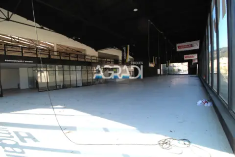Nave industrial en Carrer de la Cerdanya