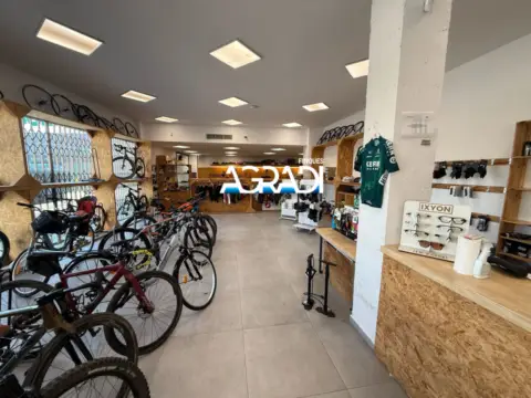 Local comercial en Carrer de Rifanyes, 22