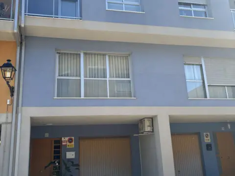 Casa adosada en calle Nou D'Octubre