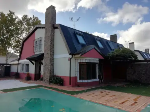 Chalet pareado en calle de Segovia