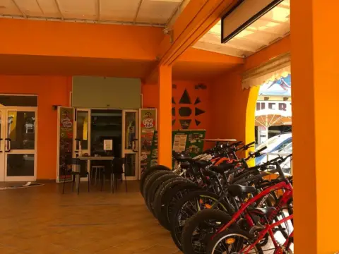 Local comercial en calle de La Parábola