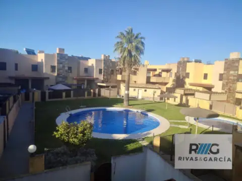 Casa adosada en Este