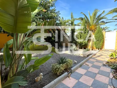 Casa en calle de la Alameda