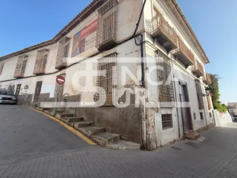 Chalet rústico en calle de las Carolinas
